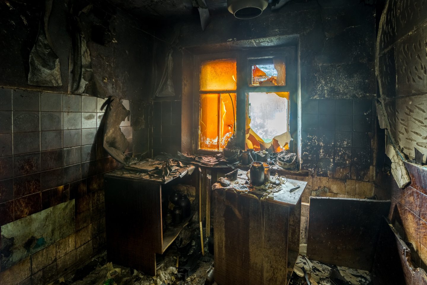 5 Benefits of Hiring Fire Damage Restoration Services